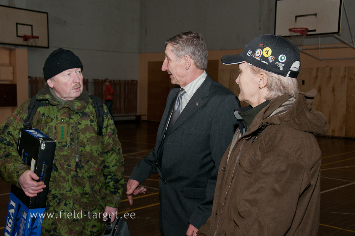 Kalev Muru, Tartu malevast, tõi kohale ehtsa laskesimulaatori
